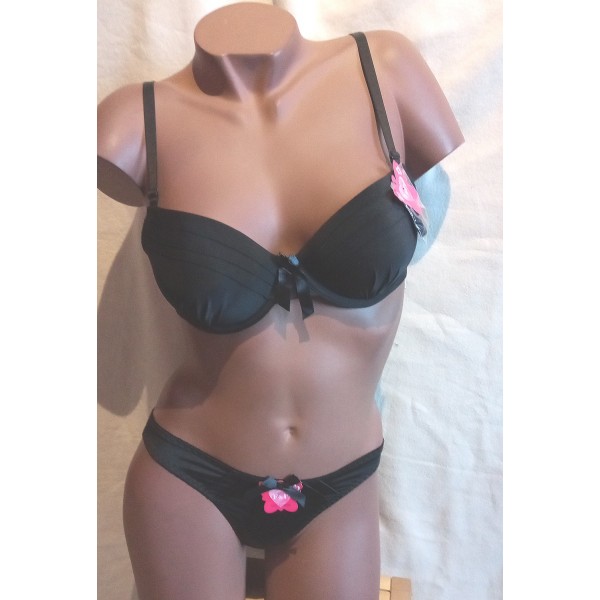Ensemble Lingerie Noir avec string Ensemble Lingerie Noir avec string